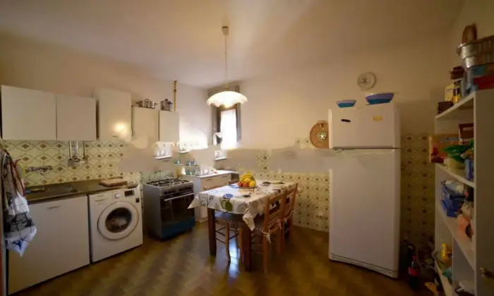 Rexer-Bolsena-Attico-via-del-Vignolo-Bolsena-CUCINA