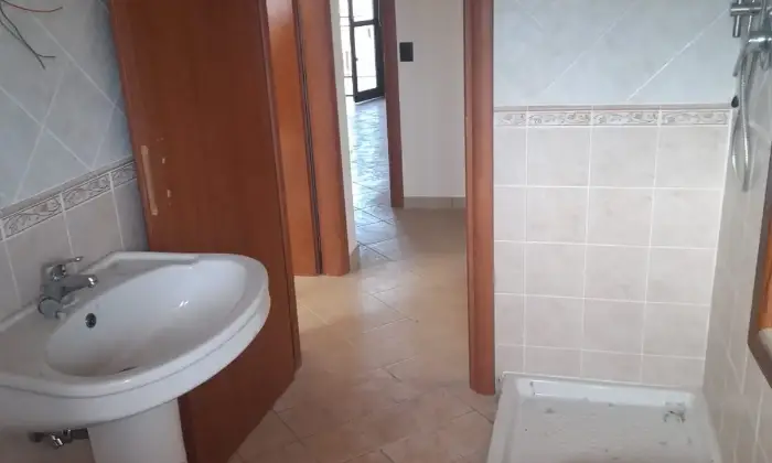 Rexer-San-Vito-Chietino-Appartamento-al-piano-senza-ascensore-box-auto-doppio-BAGNO