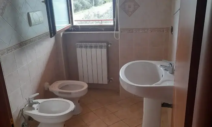 Rexer-San-Vito-Chietino-Appartamento-al-piano-senza-ascensore-box-auto-doppio-BAGNO