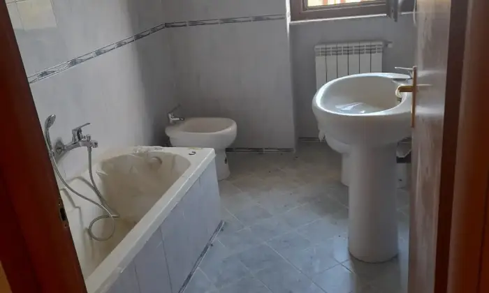 Rexer-San-Vito-Chietino-Appartamento-al-piano-senza-ascensore-box-auto-doppio-BAGNO