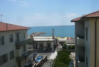 Rexer-Cecina-Casa-di-fronte-al-mare-CUCINA