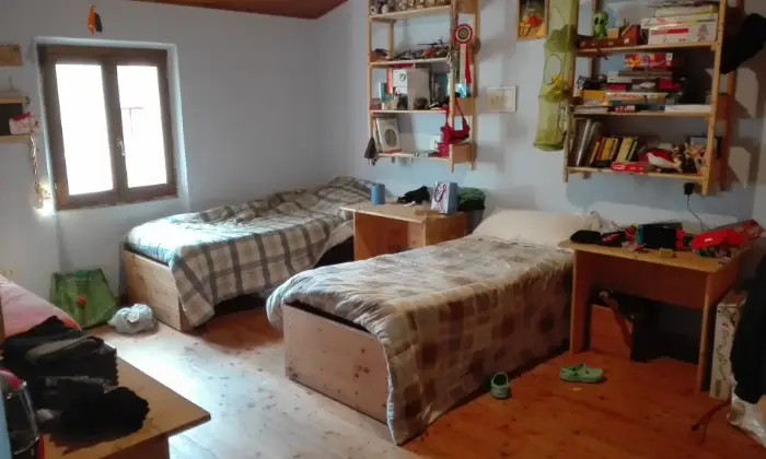 Rexer-Cagli-Cielo-Terra-in-piccolo-borgo-appenninico-CAMERA-DA-LETTO