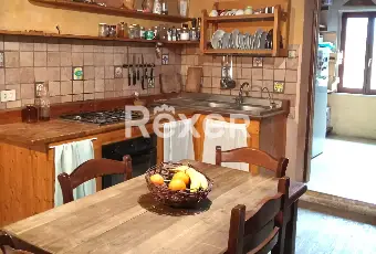 Rexer-Cagli-Cielo-Terra-in-piccolo-borgo-appenninico-Altro