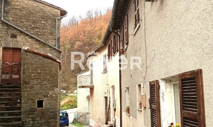 Rexer-Cagli-Cielo-Terra-in-piccolo-borgo-appenninico-Altro