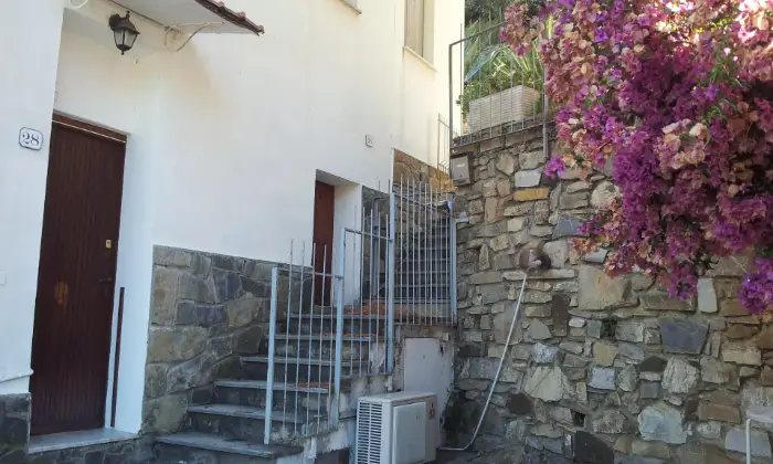 Rexer-Cervo-Trilocale-fra-ulivi-e-mare-a-pochi-minuti-dal-borgo-medievale-GIARDINO