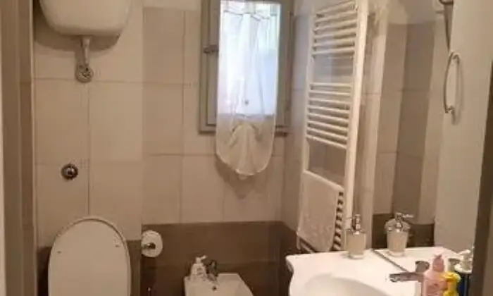 Rexer-Monticiano-Trilocale-in-vendita-in-via-Ricasoli-a-Monticiano-BAGNO