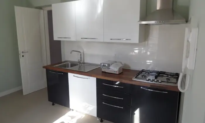 Rexer-Catania-Affittasi-appartamento-situato-in-un-vicoletto-della-Piazza-Carlo-Alberto-SALONE