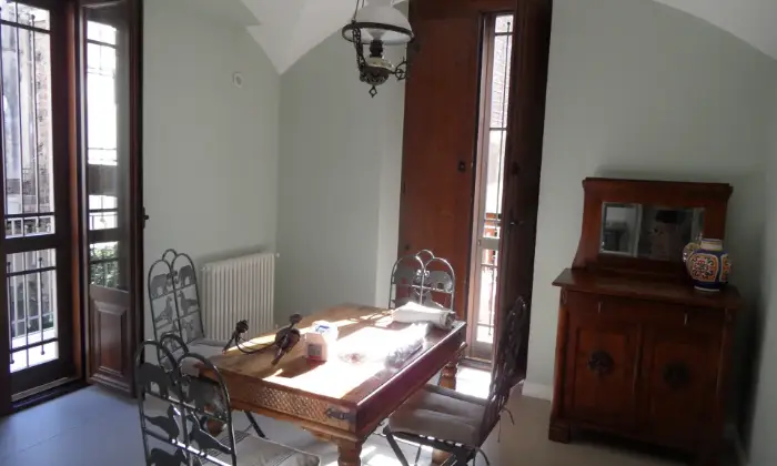 Rexer-Catania-Affittasi-appartamento-situato-in-un-vicoletto-della-Piazza-Carlo-Alberto-SALONE