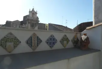 Rexer-Catania-Affittasi-appartamento-situato-in-un-vicoletto-della-Piazza-Carlo-Alberto-SALONE