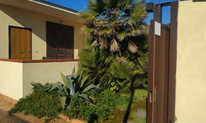 Rexer-Castel-Volturno-Lago-Patria-Villa-in-Parco-privato-con-accesso-diretto-al-mare-GIARDINO