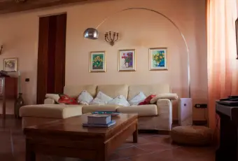 Rexer-Montenero-di-Bisaccia-Villa-fronte-mare-in-Molise-SALONE