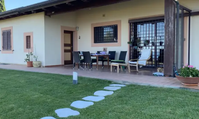 Rexer-Montenero-di-Bisaccia-Villa-fronte-mare-in-Molise-GIARDINO