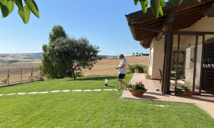 Rexer-Montenero-di-Bisaccia-Villa-fronte-mare-in-Molise-GIARDINO