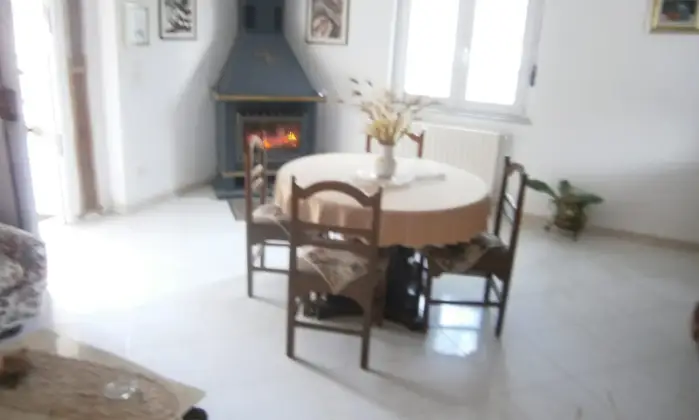 Rexer-San-Mango-sul-Calore-Grazioso-appartamento-in-villa-bifamiliare-SALONE