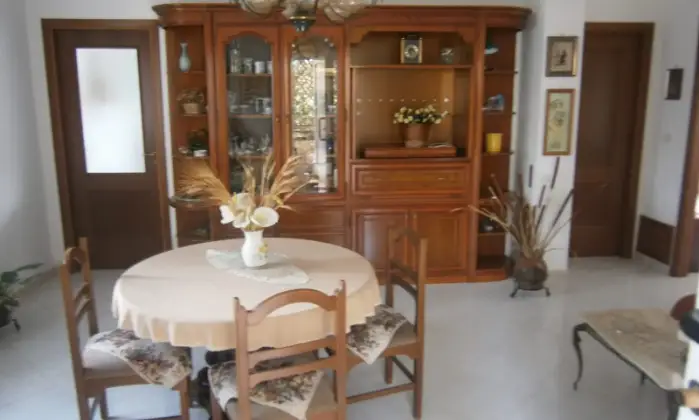 Rexer-San-Mango-sul-Calore-Grazioso-appartamento-in-villa-bifamiliare-SALONE