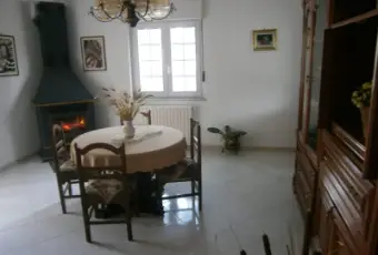 Rexer-San-Mango-sul-Calore-Grazioso-appartamento-in-villa-bifamiliare-SALONE