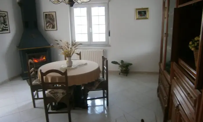 Rexer-San-Mango-sul-Calore-Grazioso-appartamento-in-villa-bifamiliare-SALONE