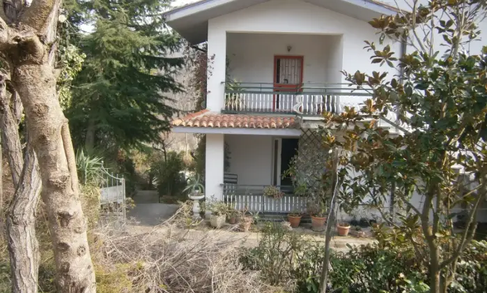 Rexer-San-Mango-sul-Calore-Grazioso-appartamento-in-villa-bifamiliare-GIARDINO