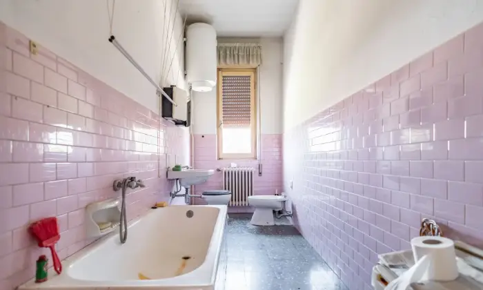 Rexer-Suardi-Casa-indipendente-su-due-livelli-e-ampio-spazio-esterno-BAGNO