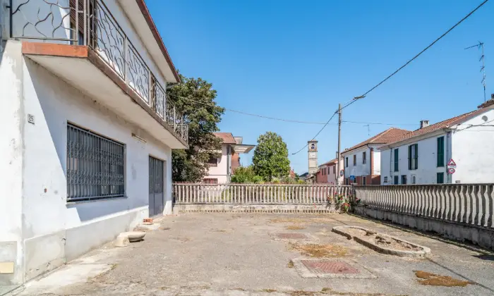 Rexer-Suardi-Casa-indipendente-su-due-livelli-e-ampio-spazio-esterno-ALTRO