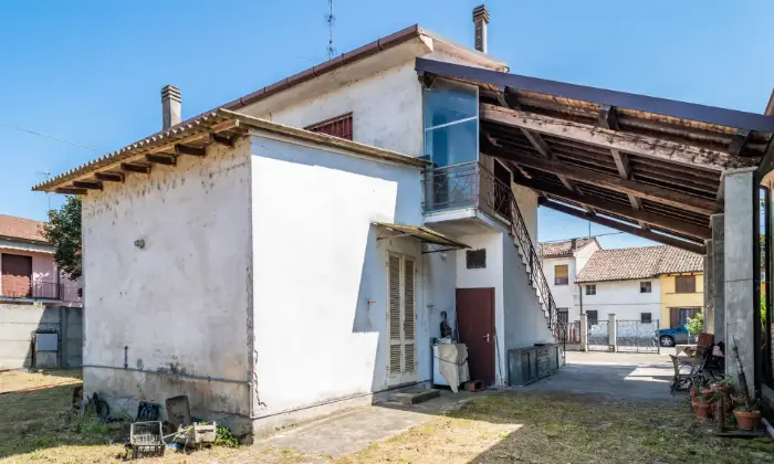 Rexer-Suardi-Casa-indipendente-su-due-livelli-e-ampio-spazio-esterno-ALTRO
