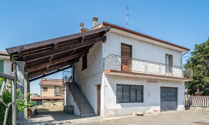 Rexer-Suardi-Casa-indipendente-su-due-livelli-e-ampio-spazio-esterno-ALTRO