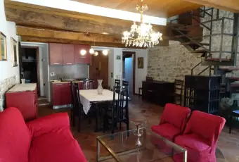 Rexer-Spoleto-Appartamento-attico-con-mansarda-in-centro-storico-SALONE