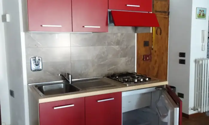 Rexer-Spoleto-Appartamento-attico-con-mansarda-in-centro-storico-CUCINA