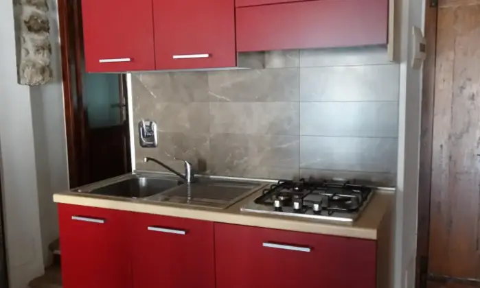 Rexer-Spoleto-Appartamento-attico-con-mansarda-in-centro-storico-CUCINA