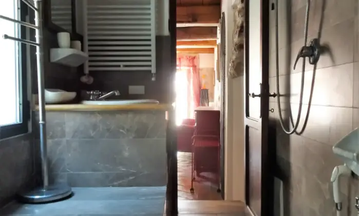 Rexer-Spoleto-Appartamento-attico-con-mansarda-in-centro-storico-BAGNO