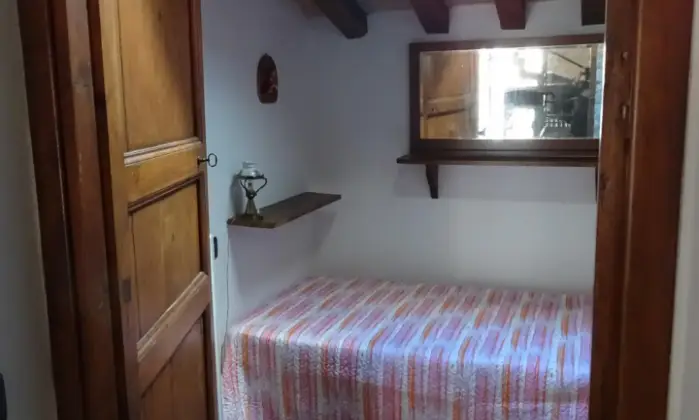 Rexer-Spoleto-Appartamento-attico-con-mansarda-in-centro-storico-CAMERA-DA-LETTO