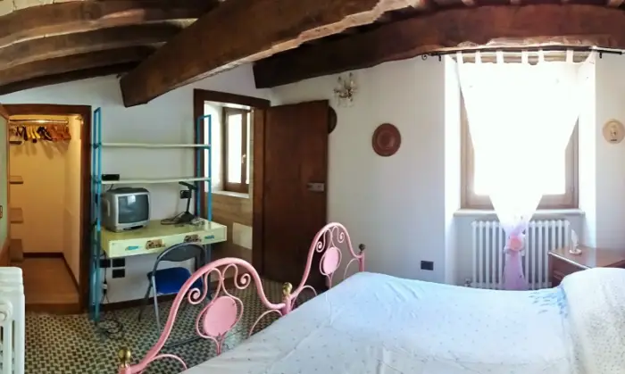 Rexer-Spoleto-Appartamento-attico-con-mansarda-in-centro-storico-CAMERA-DA-LETTO