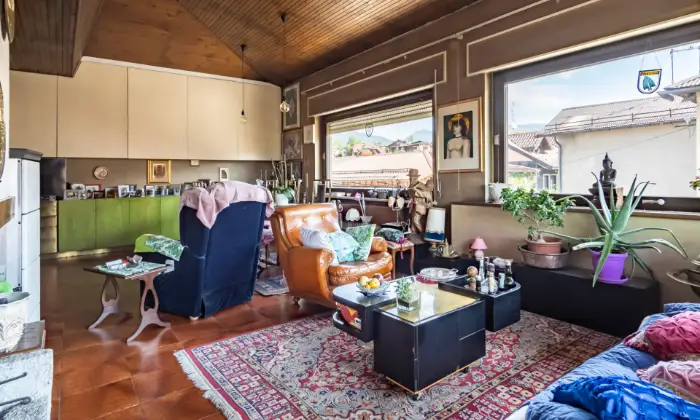 Rexer-Asiago-Casa-indipendente-composta-da-tre-appartamentiufficiogaragegiardinocorte-privata-SALONE