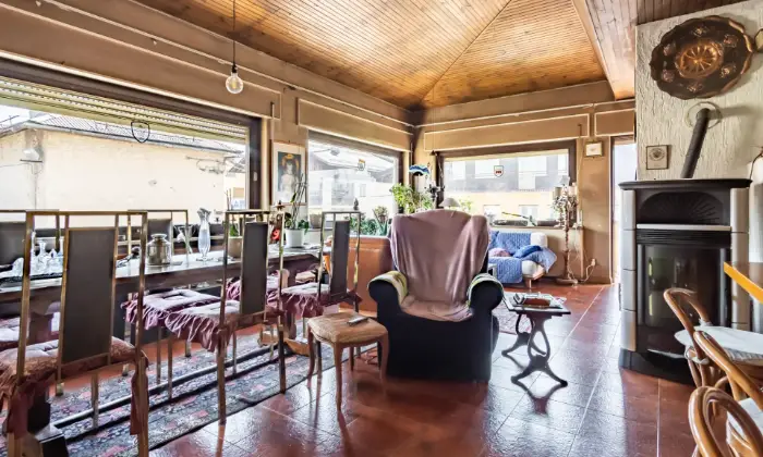 Rexer-Asiago-Casa-indipendente-composta-da-tre-appartamentiufficiogaragegiardinocorte-privata-SALONE