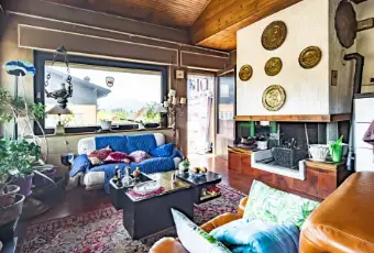Rexer-Asiago-Casa-indipendente-composta-da-tre-appartamentiufficiogaragegiardinocorte-privata-SALONE