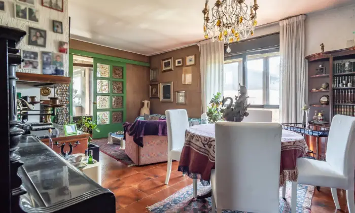 Rexer-Asiago-Casa-indipendente-composta-da-tre-appartamentiufficiogaragegiardinocorte-privata-SALONE