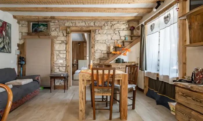 Rexer-Asiago-Casa-indipendente-composta-da-tre-appartamentiufficiogaragegiardinocorte-privata-SALONE