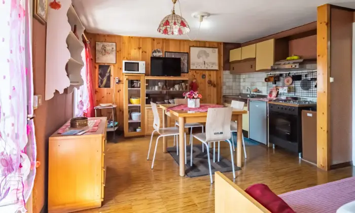 Rexer-Asiago-Casa-indipendente-composta-da-tre-appartamentiufficiogaragegiardinocorte-privata-CUCINA