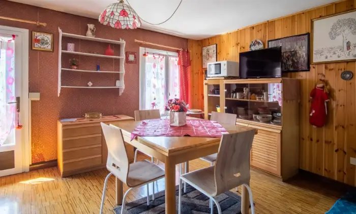 Rexer-Asiago-Casa-indipendente-composta-da-tre-appartamentiufficiogaragegiardinocorte-privata-CUCINA