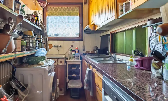 Rexer-Asiago-Casa-indipendente-composta-da-tre-appartamentiufficiogaragegiardinocorte-privata-CUCINA
