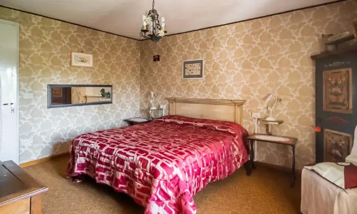 Rexer-Asiago-Casa-indipendente-composta-da-tre-appartamentiufficiogaragegiardinocorte-privata-CAMERA-DA-LETTO