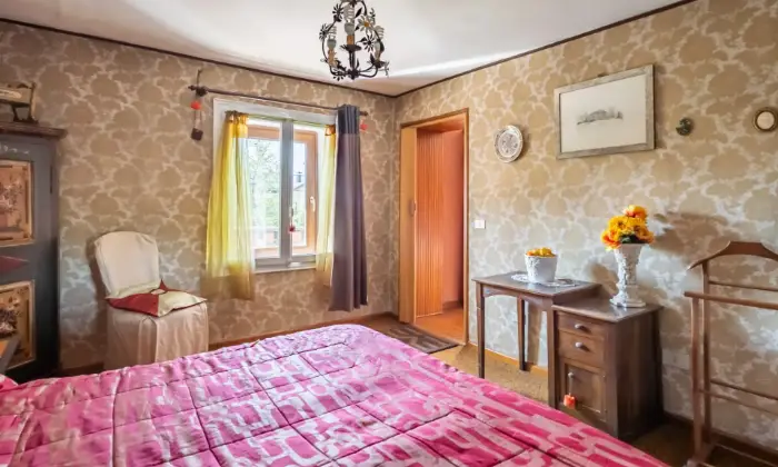 Rexer-Asiago-Casa-indipendente-composta-da-tre-appartamentiufficiogaragegiardinocorte-privata-CAMERA-DA-LETTO