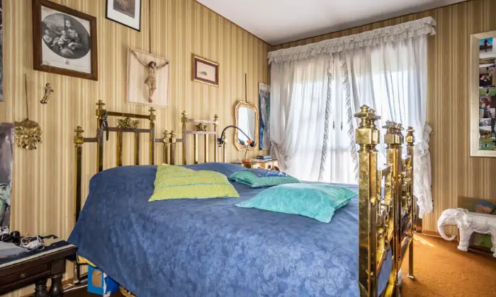 Rexer-Asiago-Casa-indipendente-composta-da-tre-appartamentiufficiogaragegiardinocorte-privata-CAMERA-DA-LETTO