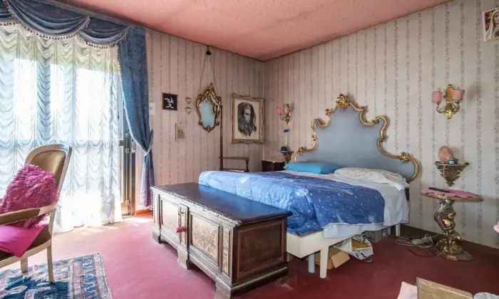 Rexer-Asiago-Casa-indipendente-composta-da-tre-appartamentiufficiogaragegiardinocorte-privata-CAMERA-DA-LETTO
