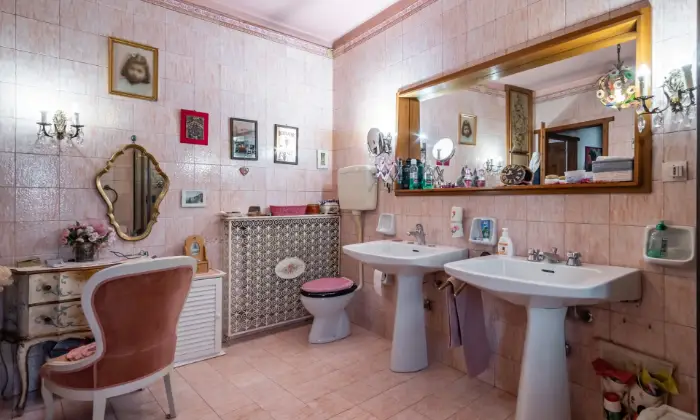 Rexer-Asiago-Casa-indipendente-composta-da-tre-appartamentiufficiogaragegiardinocorte-privata-BAGNO