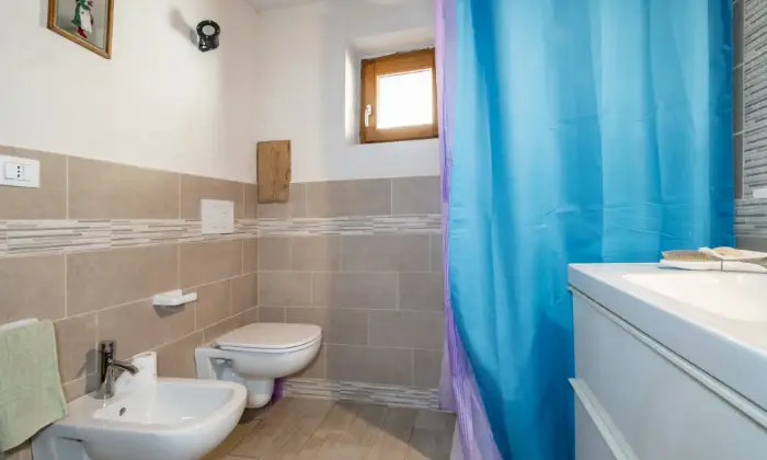 Rexer-Asiago-Casa-indipendente-composta-da-tre-appartamentiufficiogaragegiardinocorte-privata-BAGNO