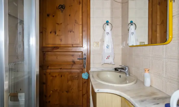 Rexer-Asiago-Casa-indipendente-composta-da-tre-appartamentiufficiogaragegiardinocorte-privata-BAGNO
