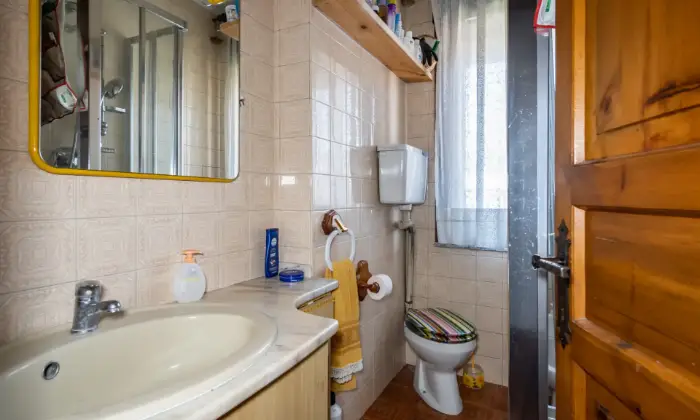 Rexer-Asiago-Casa-indipendente-composta-da-tre-appartamentiufficiogaragegiardinocorte-privata-BAGNO