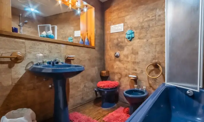 Rexer-Asiago-Casa-indipendente-composta-da-tre-appartamentiufficiogaragegiardinocorte-privata-BAGNO