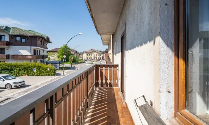 Rexer-Asiago-Casa-indipendente-composta-da-tre-appartamentiufficiogaragegiardinocorte-privata-BALCONI